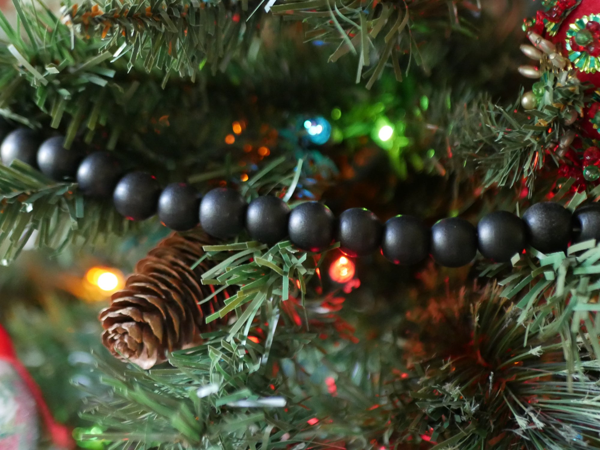 9-Foot Rustic Matte Black Fall Halloween Wood Bead Garland Christmas Tree Decoration