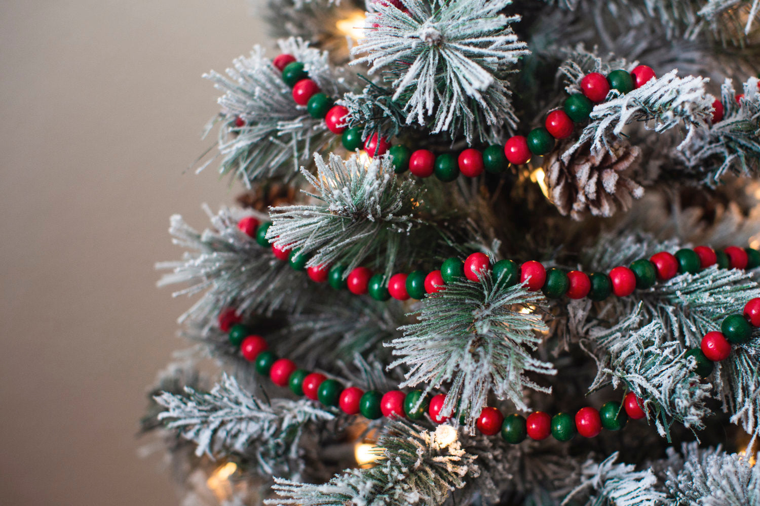 18-Foot Extra Long Rustic Bright Red and Green Wood Bead Garland Christmas Tree Decoration