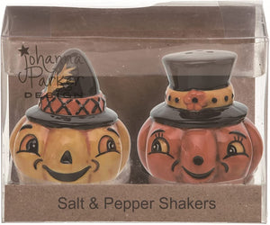 Vintage Set of 2 Ceramic Fall Pumpkin Pilgrim Salt and Pepper Shakers in Gift Box - Rustic Autumn or Thanksgiving Tableware Set - Country Farmhouse Harvest Table Decorations Home Decor
